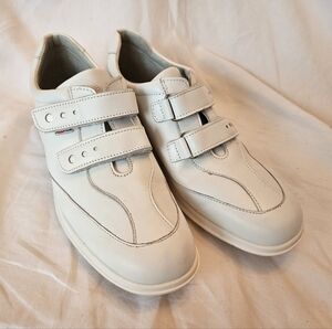 Rohdes Women's White Leather Velcro Sneakers, Size 7.5 Supportive Vintage, NWOT